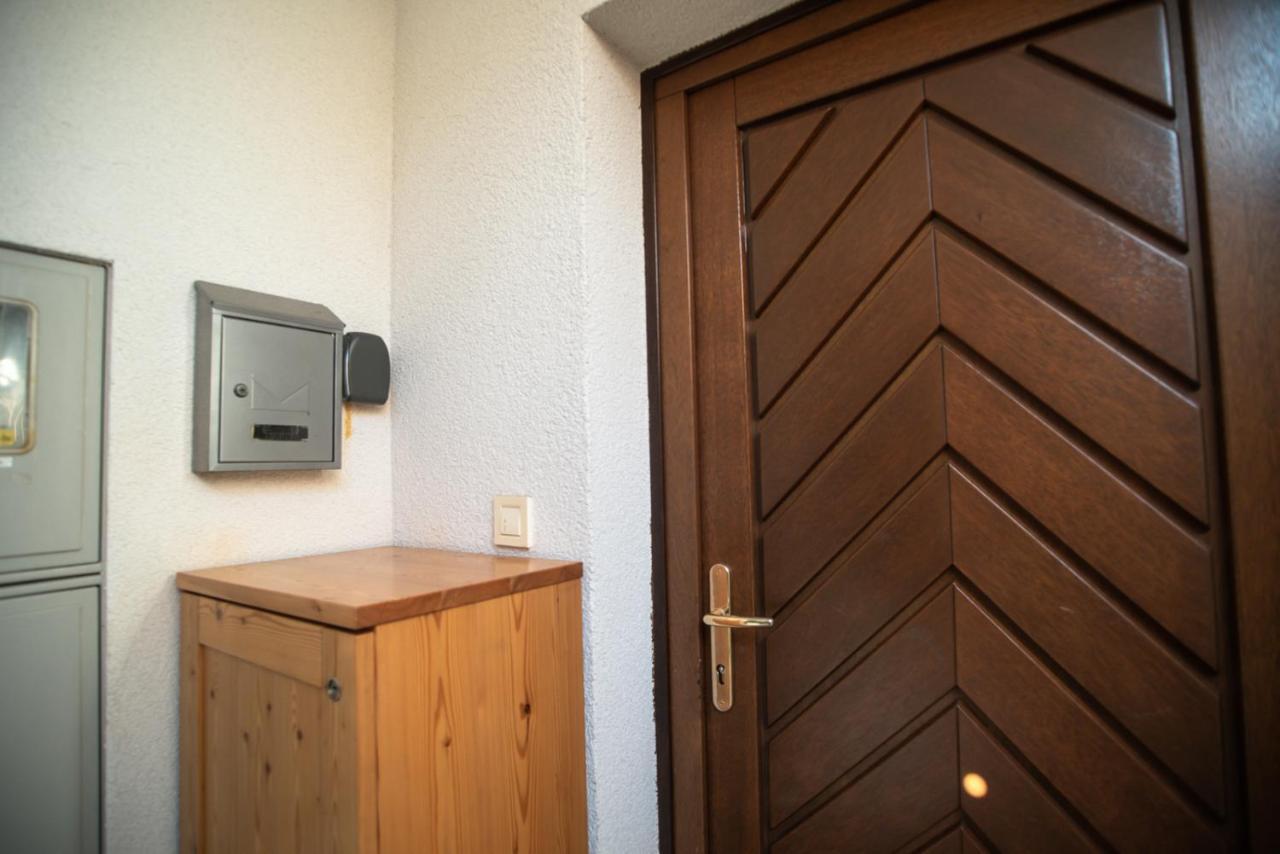 Pritlicni Apartma Hribovc Z Atrijem クランスカゴーラ エクステリア 写真