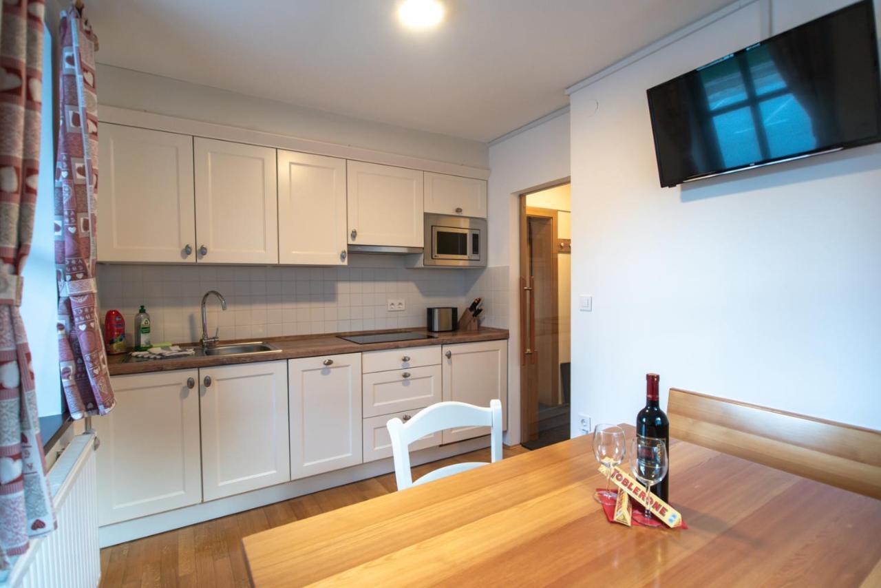 Pritlicni Apartma Hribovc Z Atrijem クランスカゴーラ エクステリア 写真