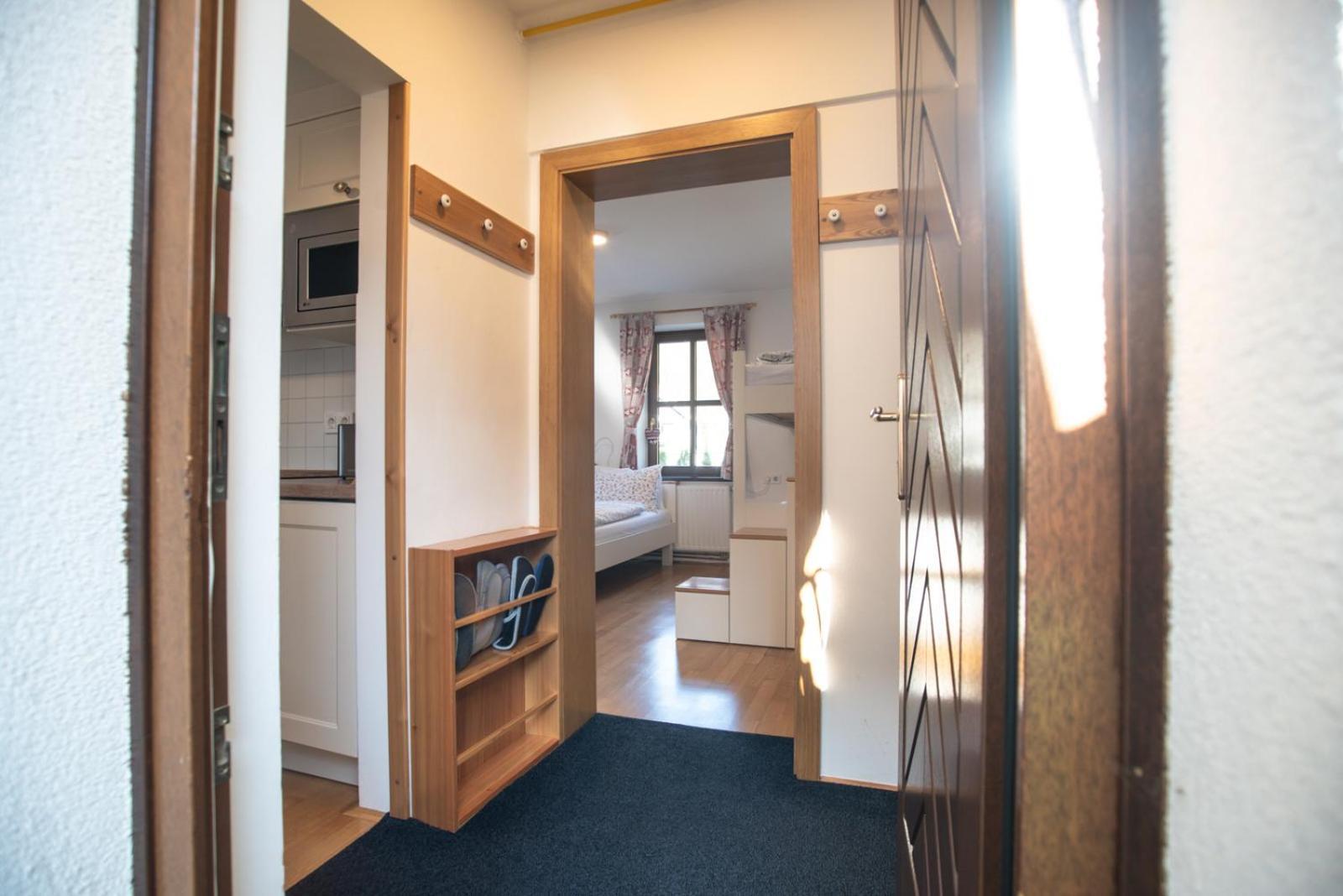 Pritlicni Apartma Hribovc Z Atrijem クランスカゴーラ エクステリア 写真